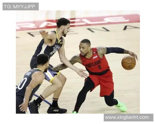 利拉德与某明星传出绯闻引发热议 球场之外的私生活备受关注